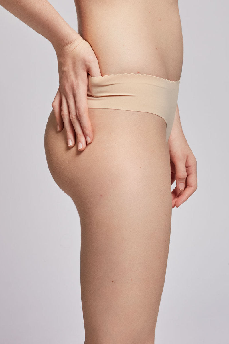 Бесшовные трусики стринг 210P1