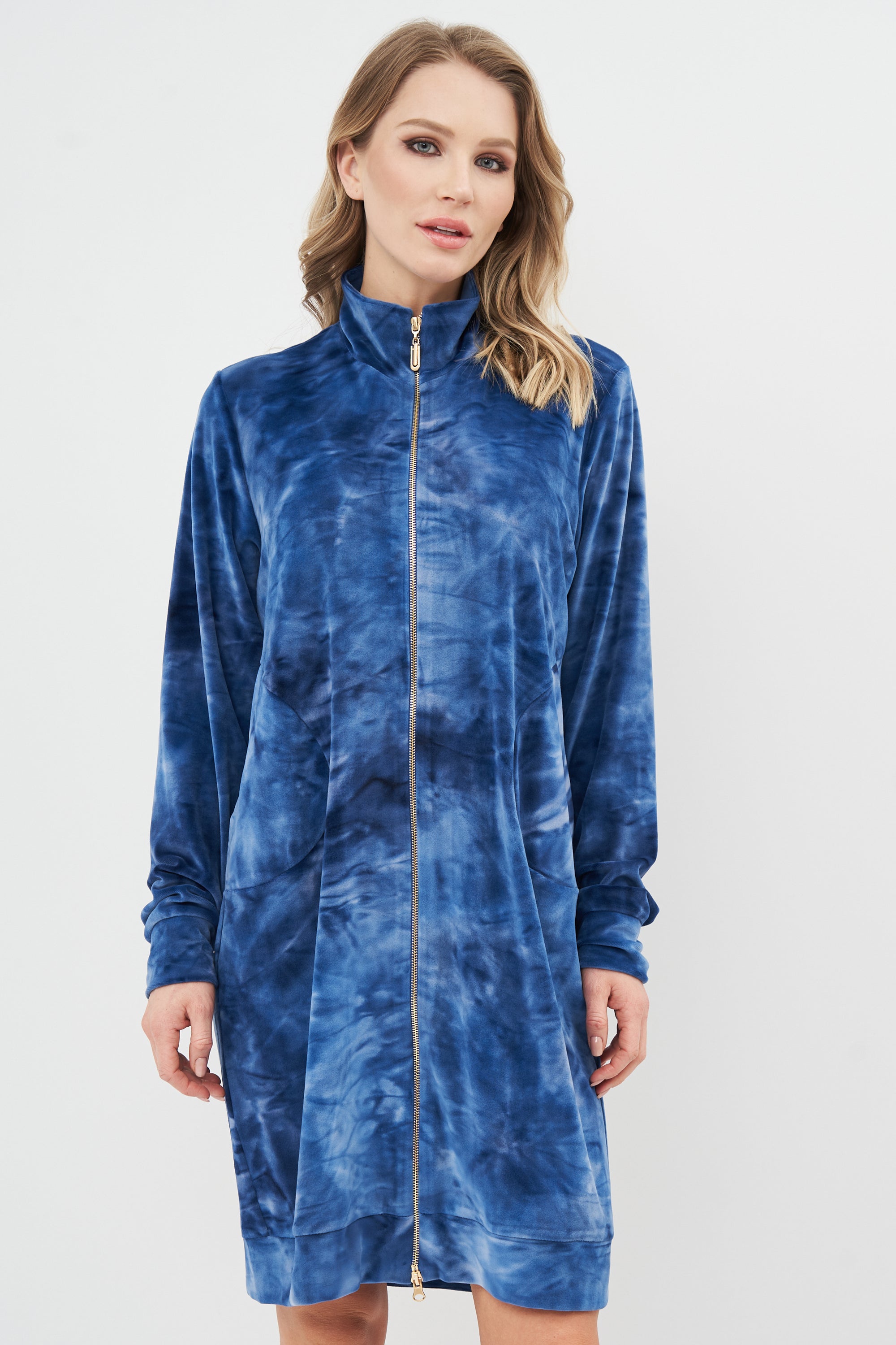 Велюровый халат с высоким горлом 03121 blue