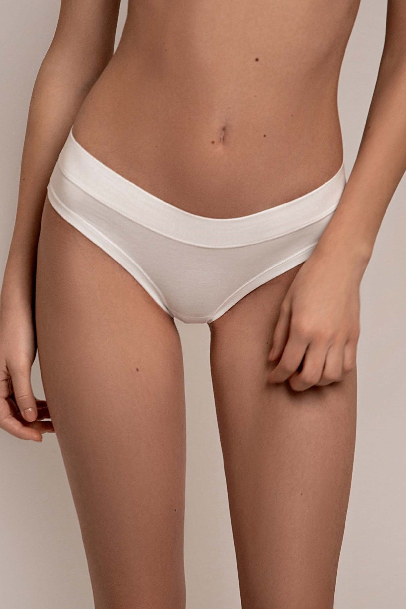 Хлопковые трусики стринг 5113 Amelia white