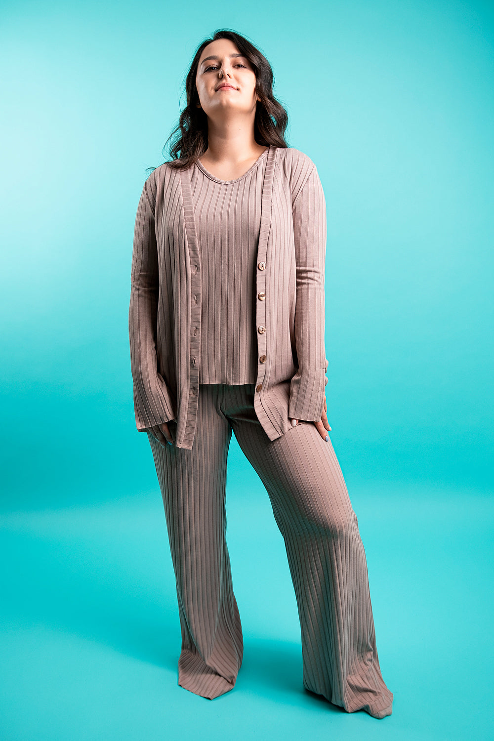 Трикотажный кардиган в рубчик HOM2216069 mocco