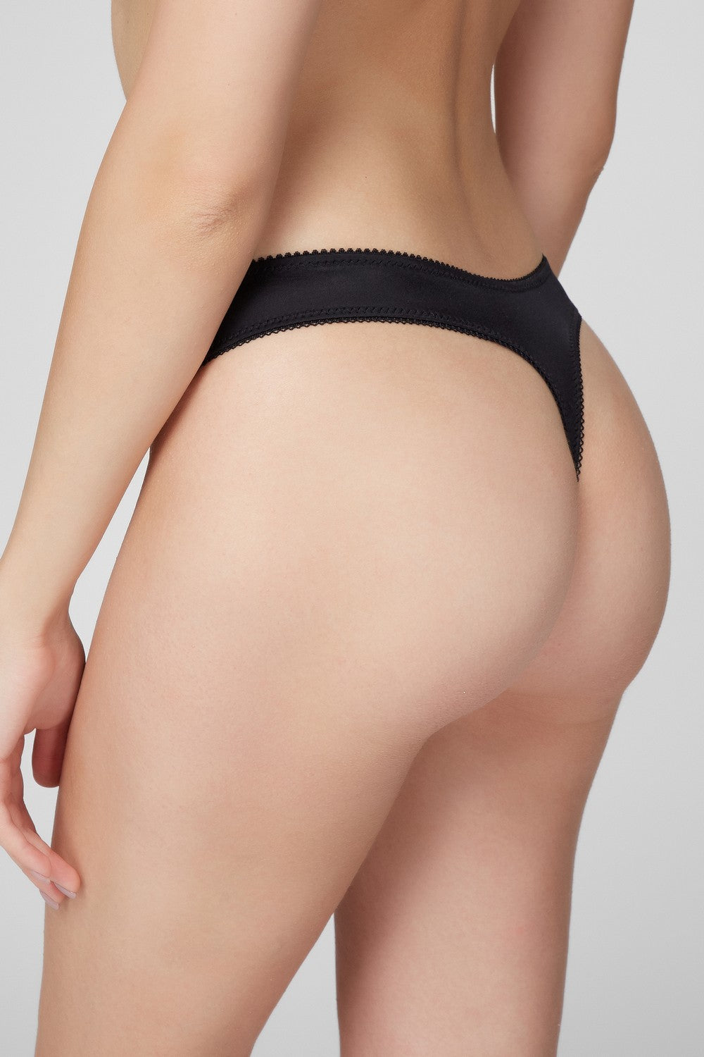 Трусики стинг из микрофибры LU130-01 black