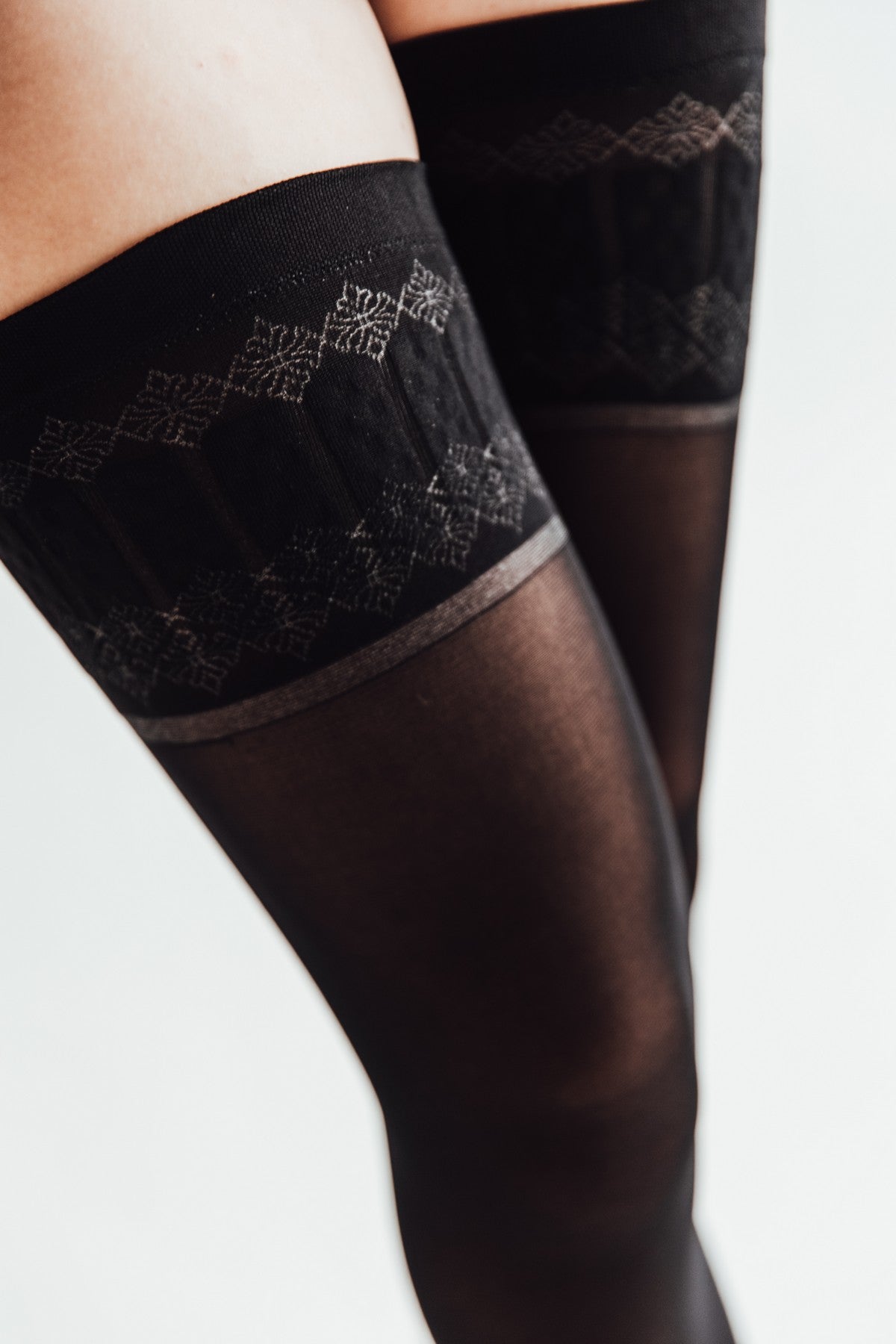 Чулки из микрофибры с кружевной коронкой Adele 60d
