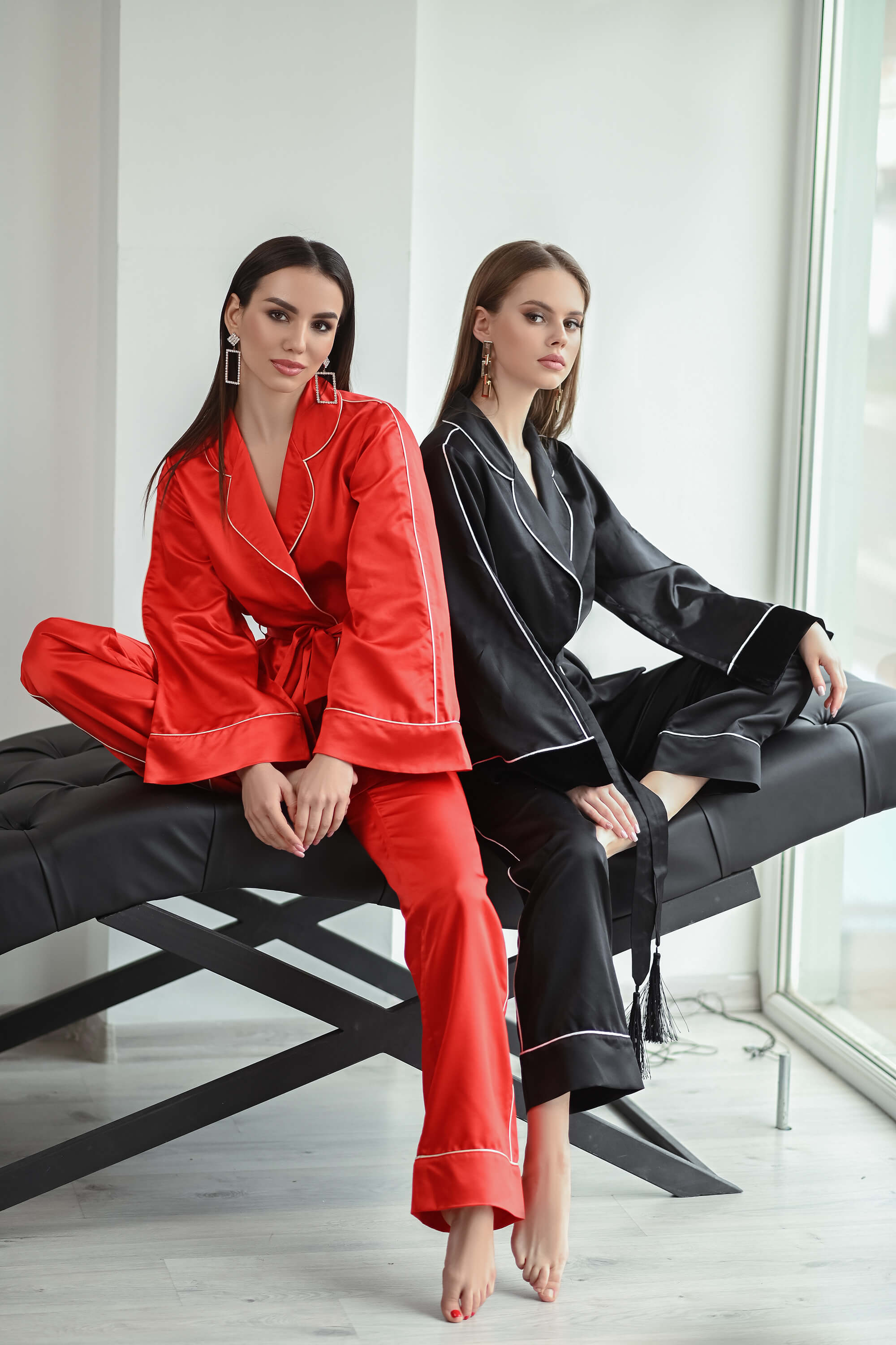 Шелковая пижама с белым кантом Dominic P2102