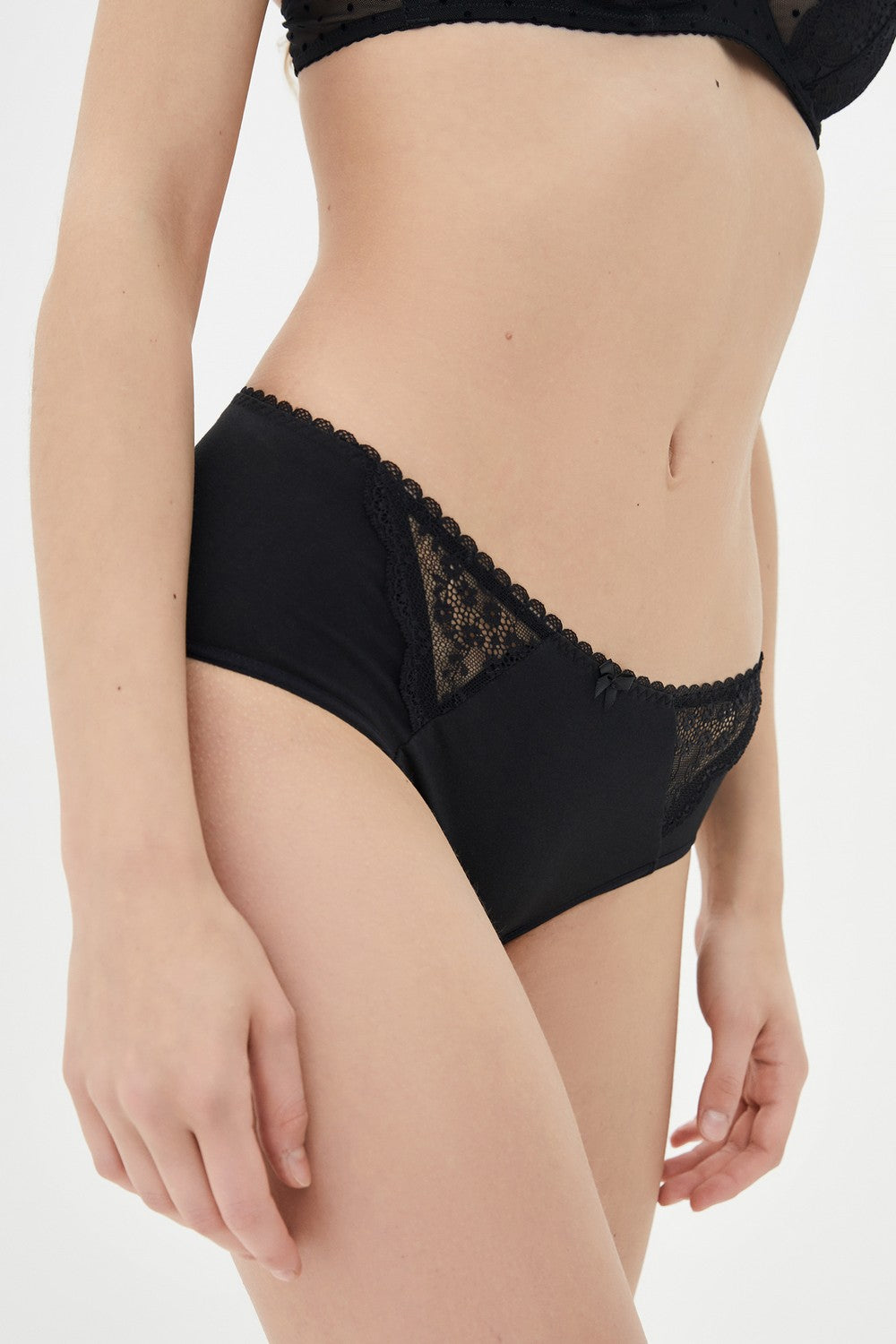 Хлопковые трусики слип с вышивкой P-2202