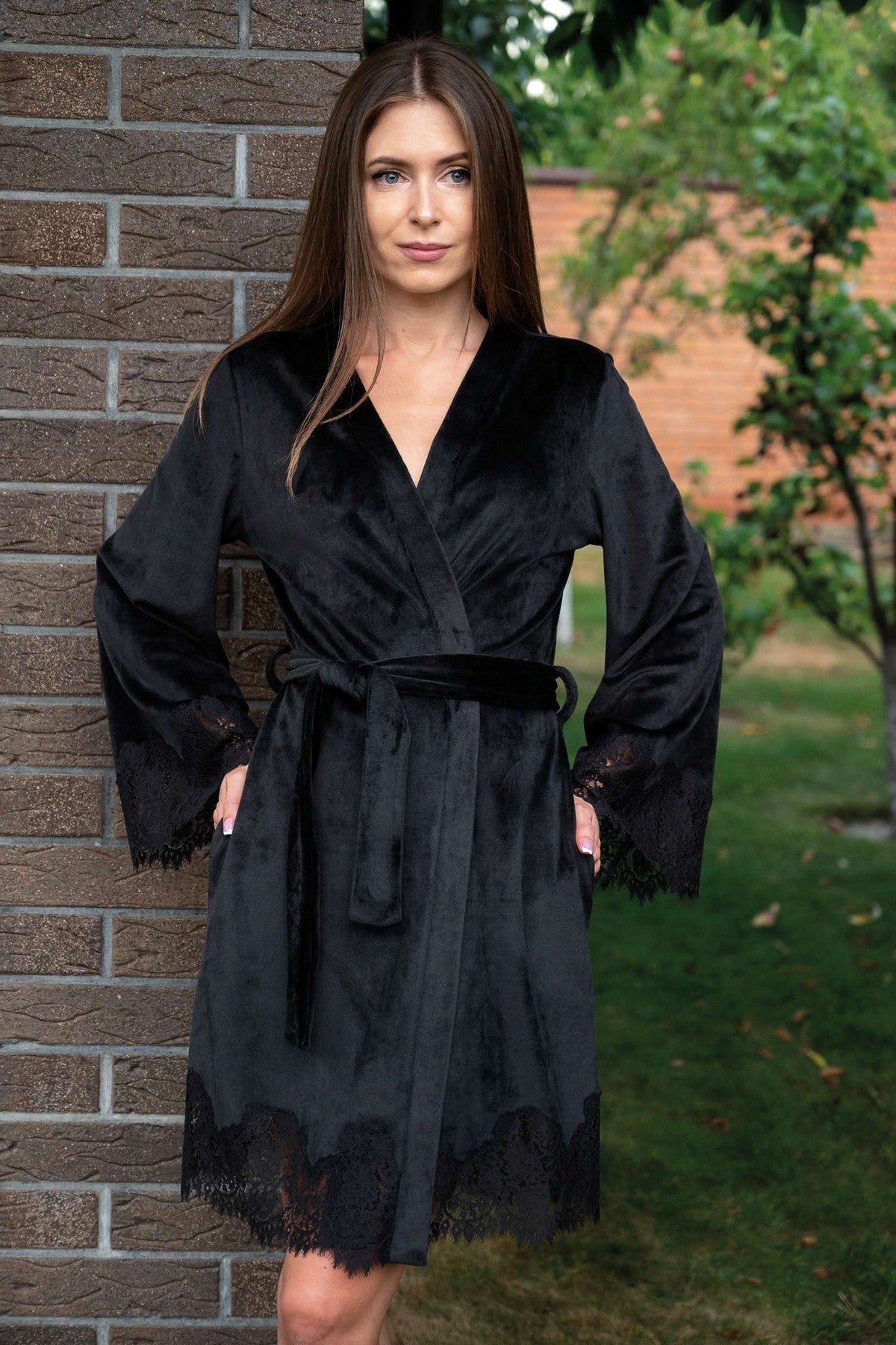 Велюровый халат с кружевом 1930 black