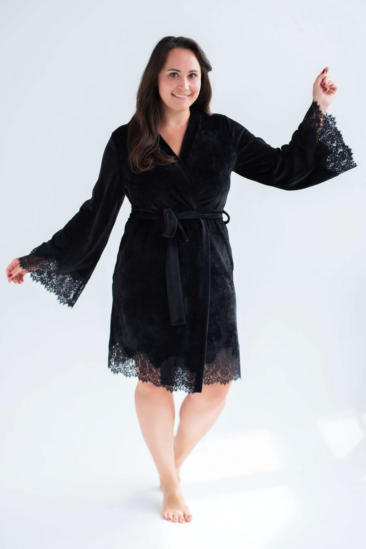 Велюровый халат с кружевом 1930 black