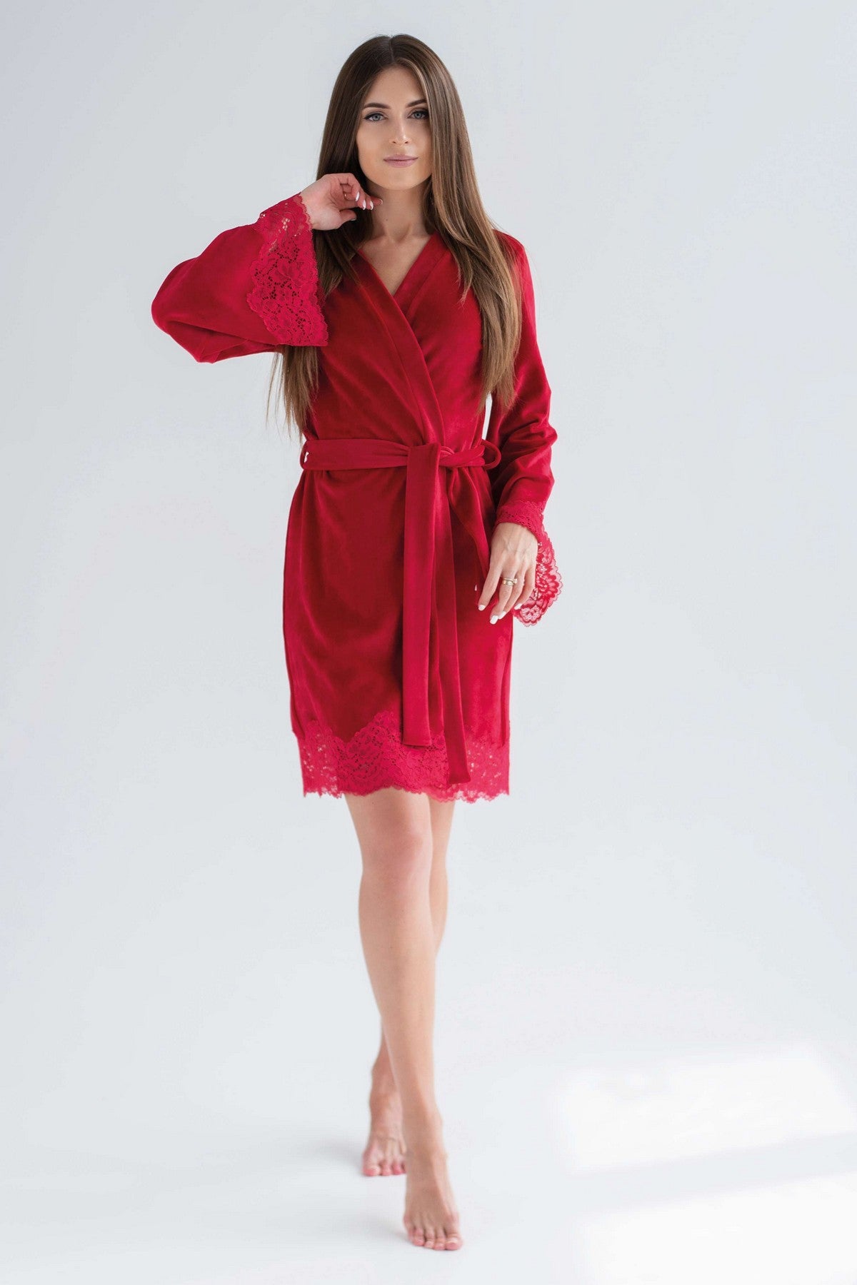 Велюровый халат с кружевом 1930 red