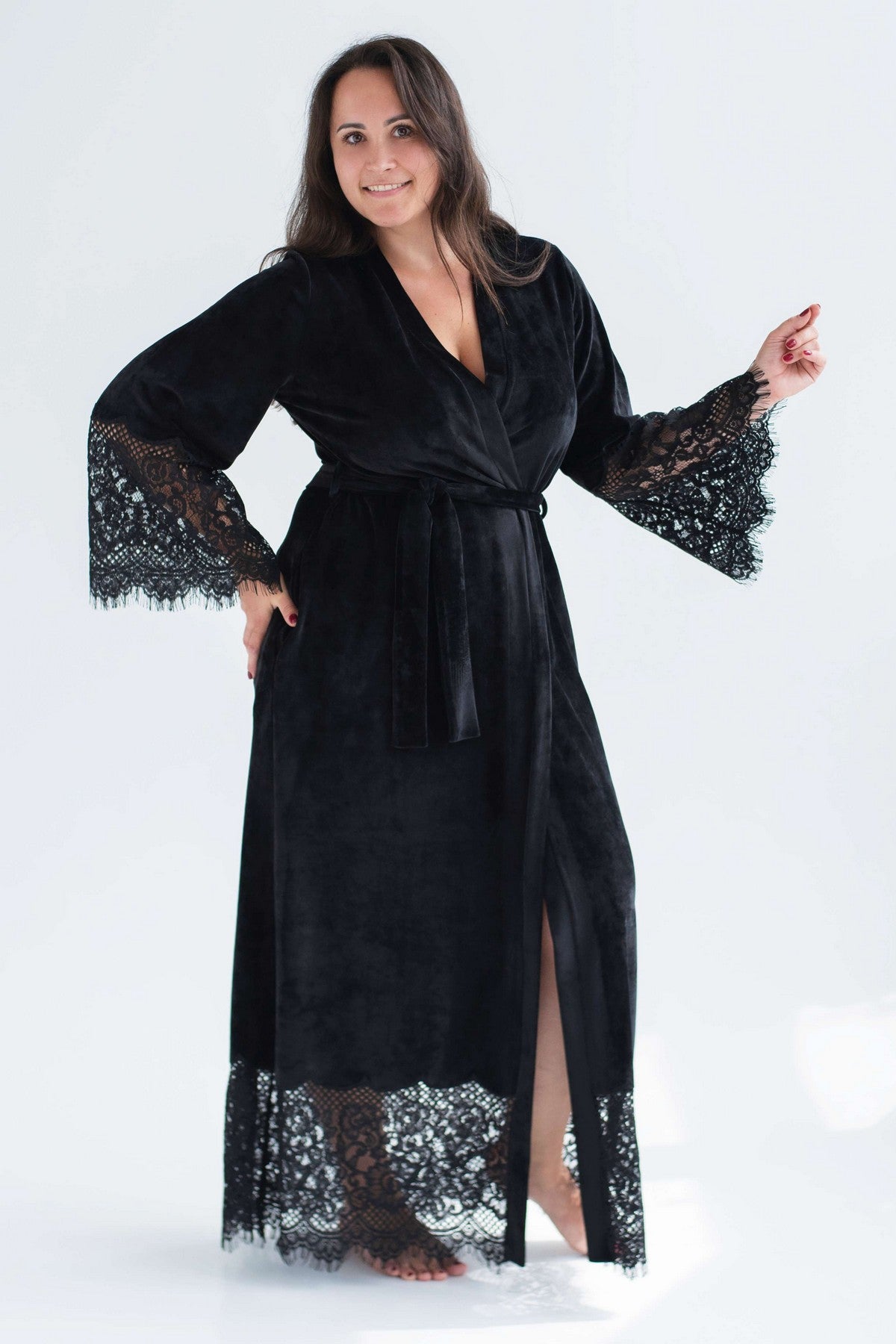 Длинный велюровый халат с кружевом 1931 black
