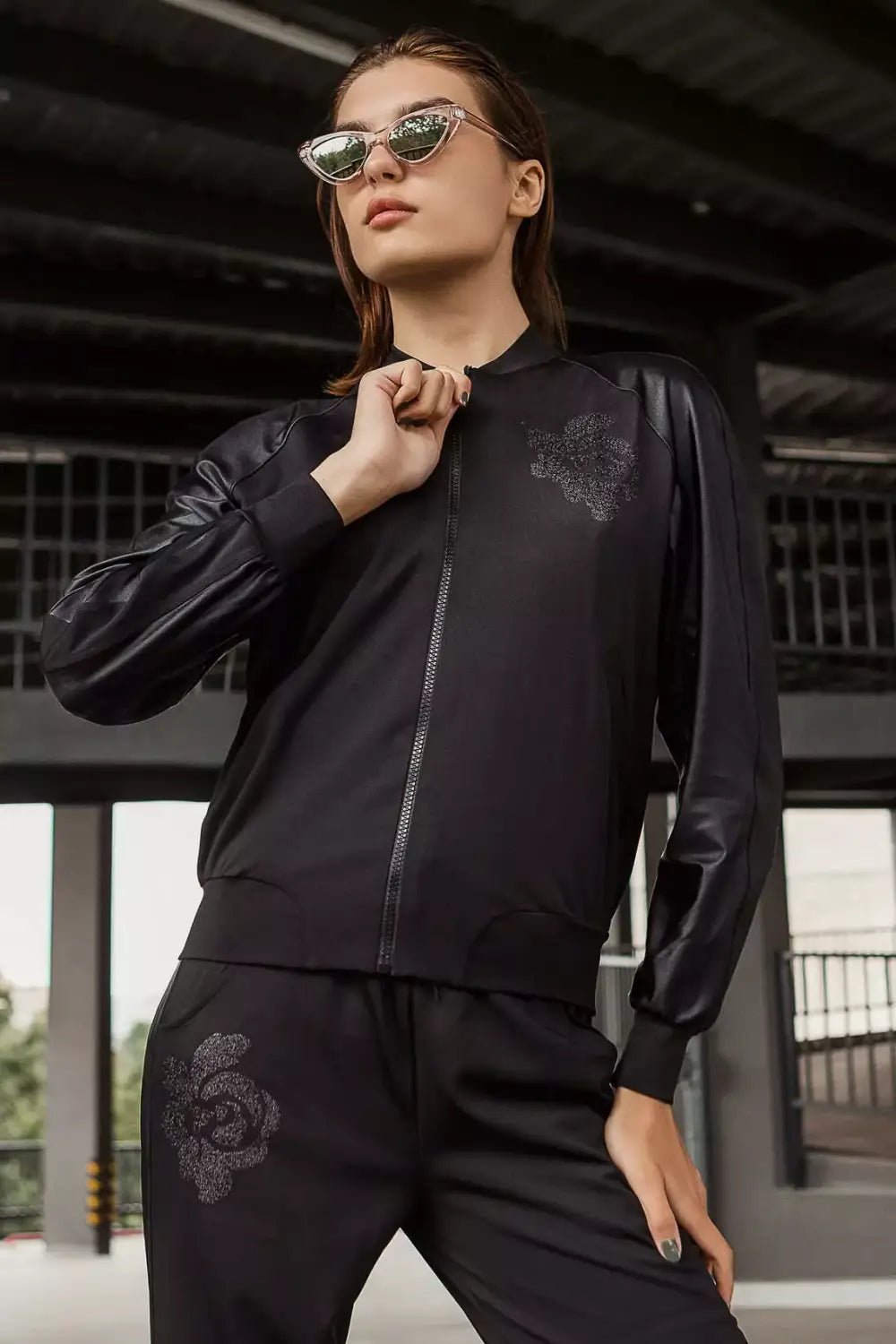 Бомбер с кожаными рукавами B3-C10