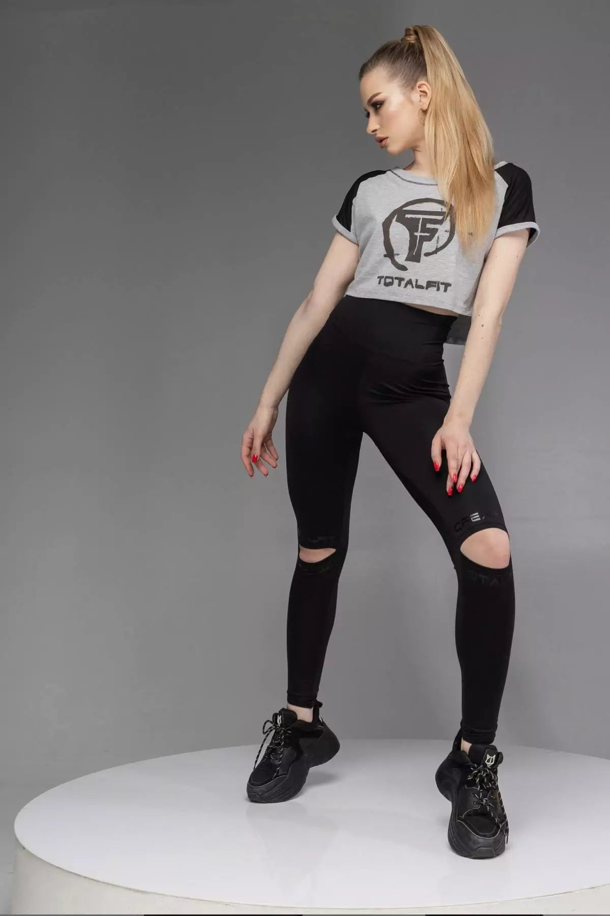 Кроп-топ с логотипом B4-KH8/C10