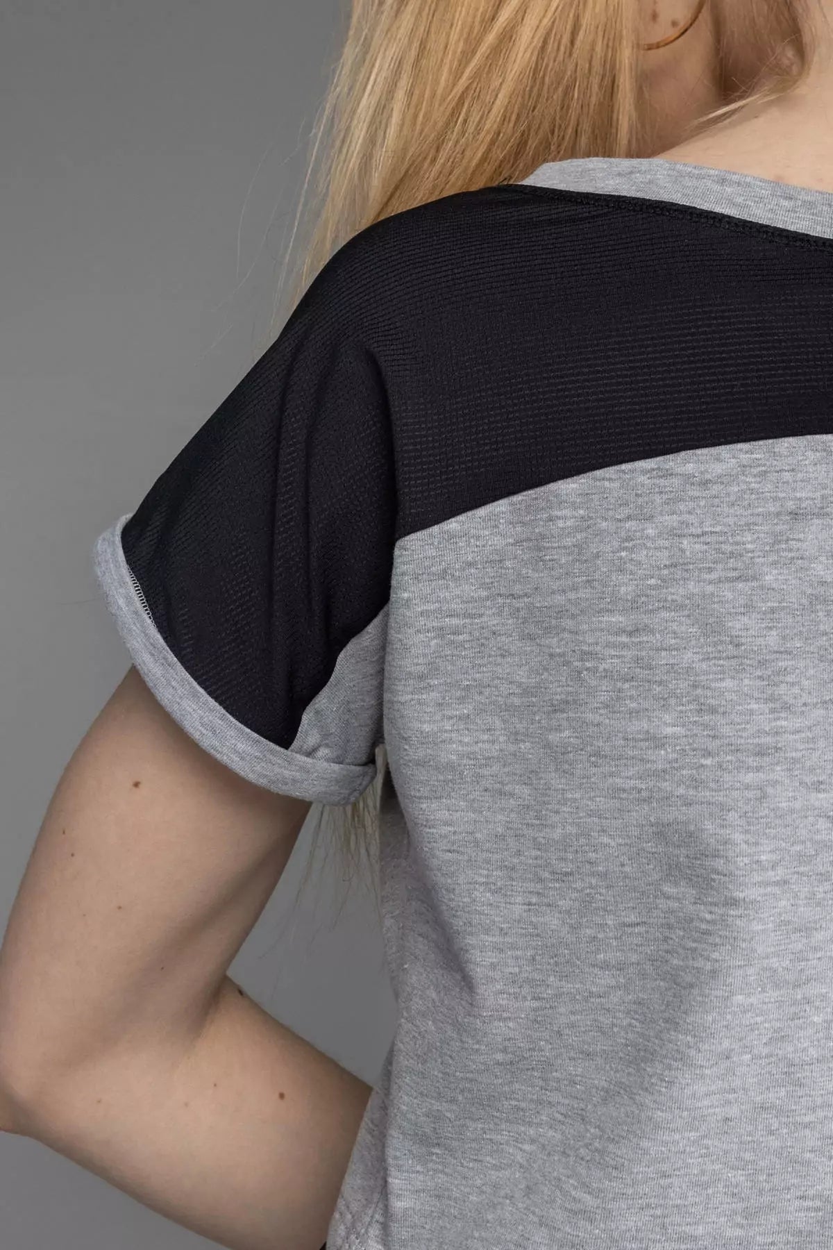 Кроп-топ с логотипом B4-KH8/C10