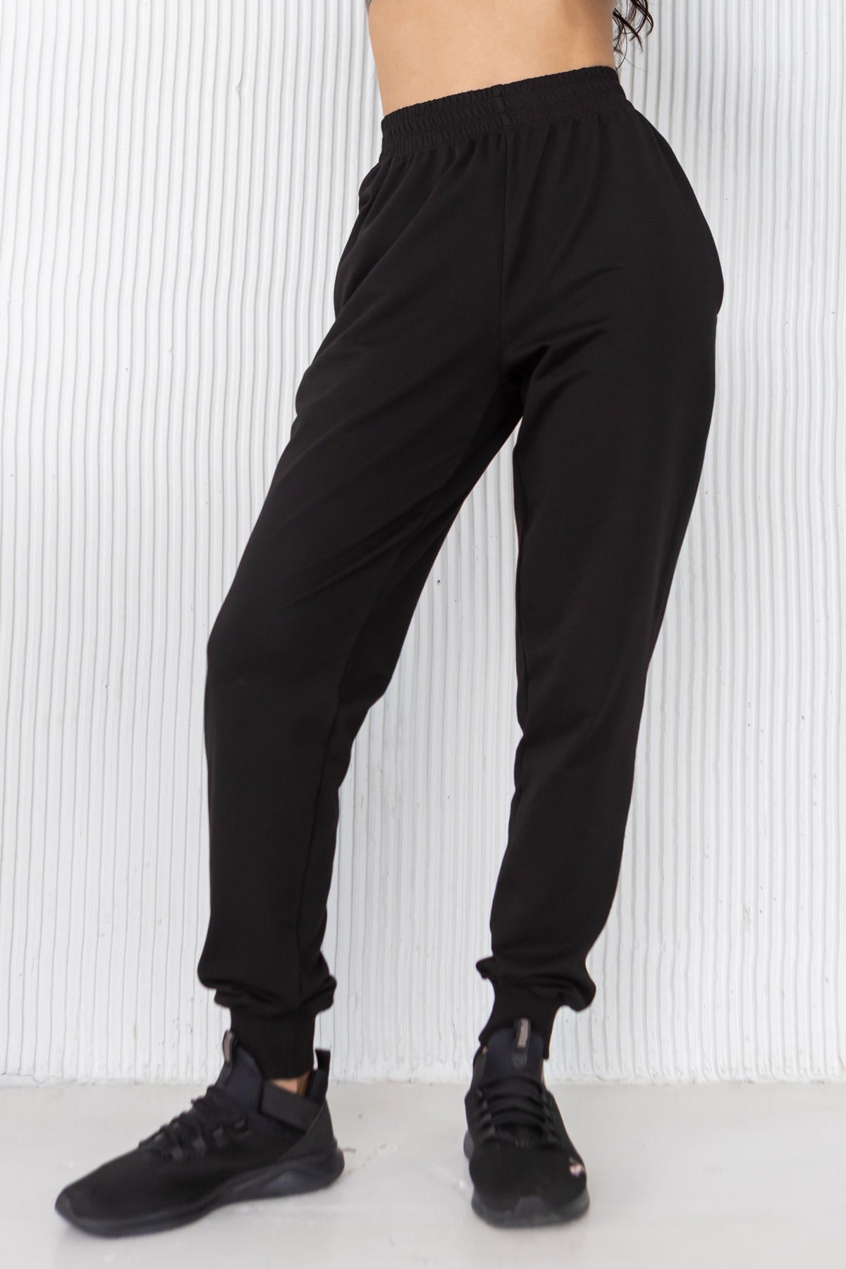 Брюки-джоггеры с карманами E1-LD10