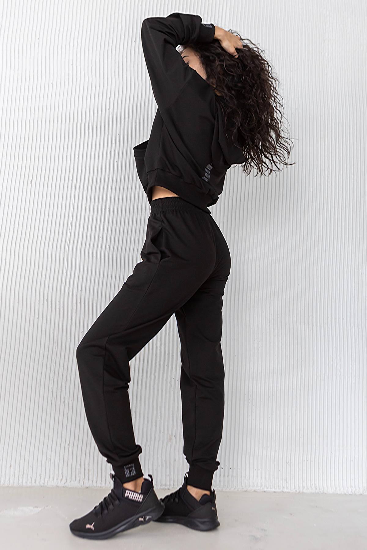 Брюки-джоггеры с карманами E1-LD10