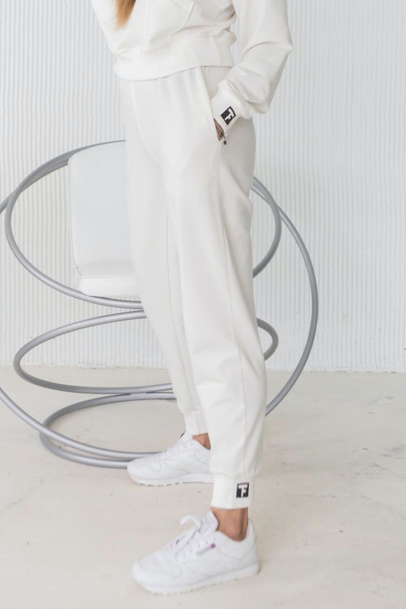 Брюки-джоггеры с карманами E1-LD11