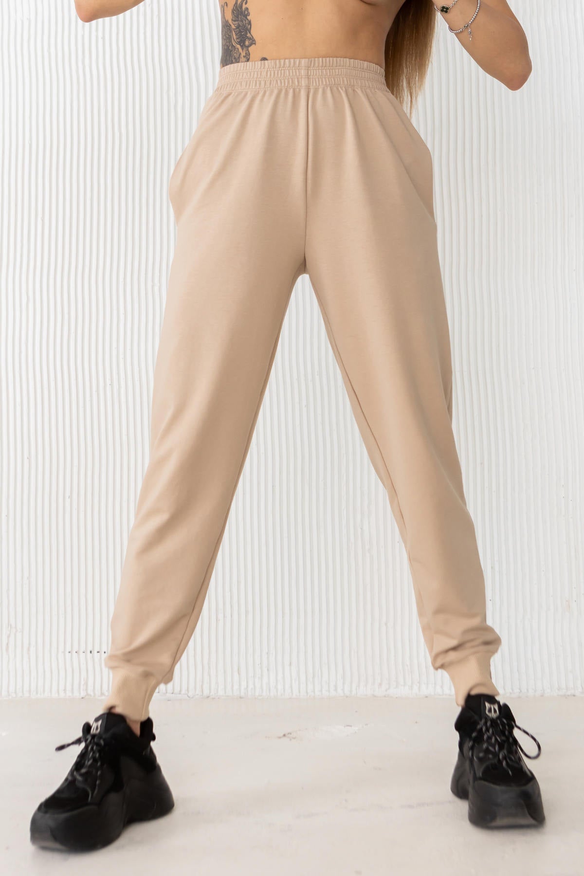 Брюки-джоггеры с карманами E1-LD32