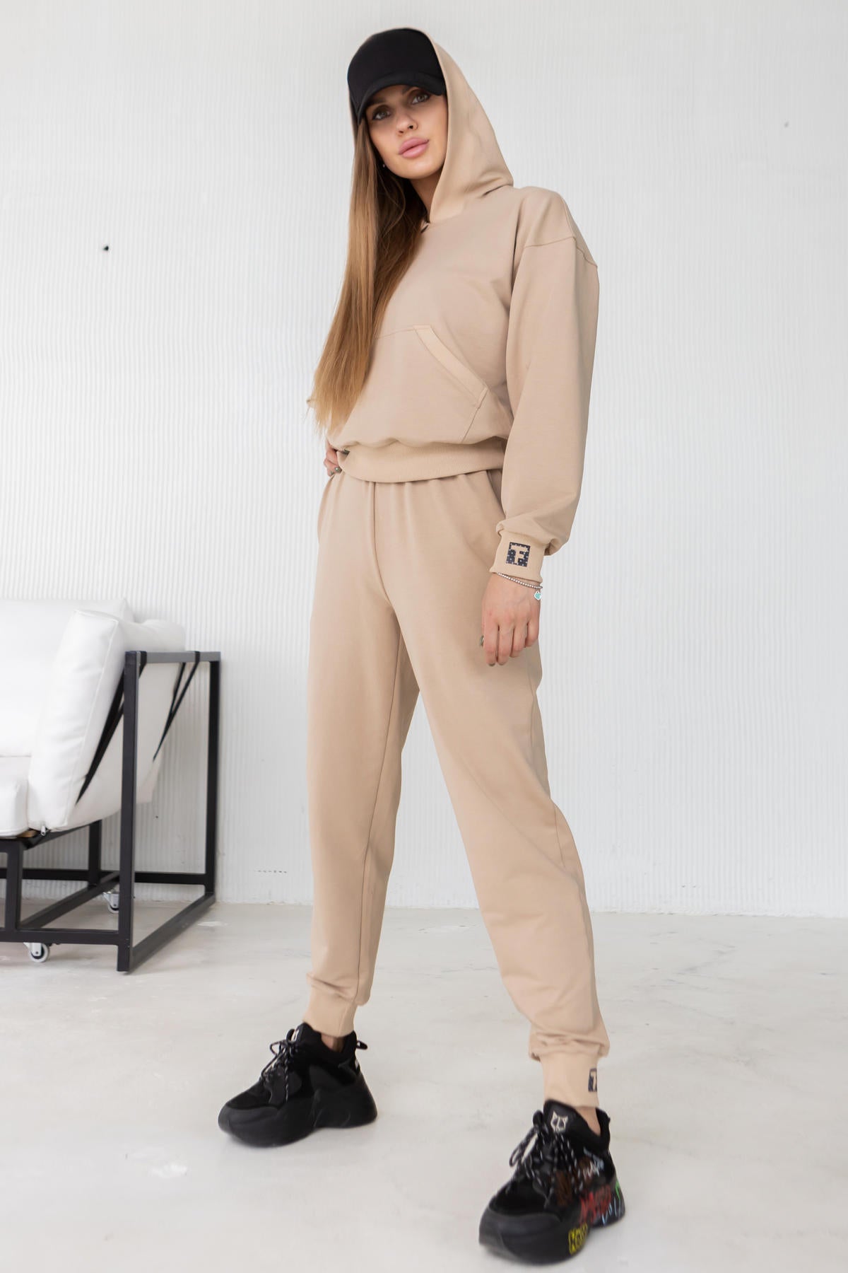 Брюки-джоггеры с карманами E1-LD32