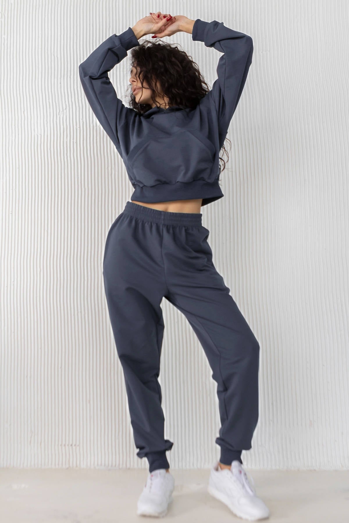 Брюки-джоггеры с карманами E1-LD9