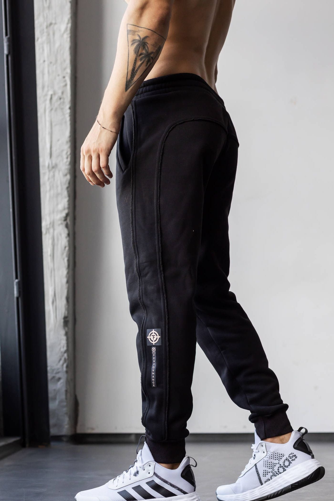 Утепленные мужские джогеры EM3-IS10