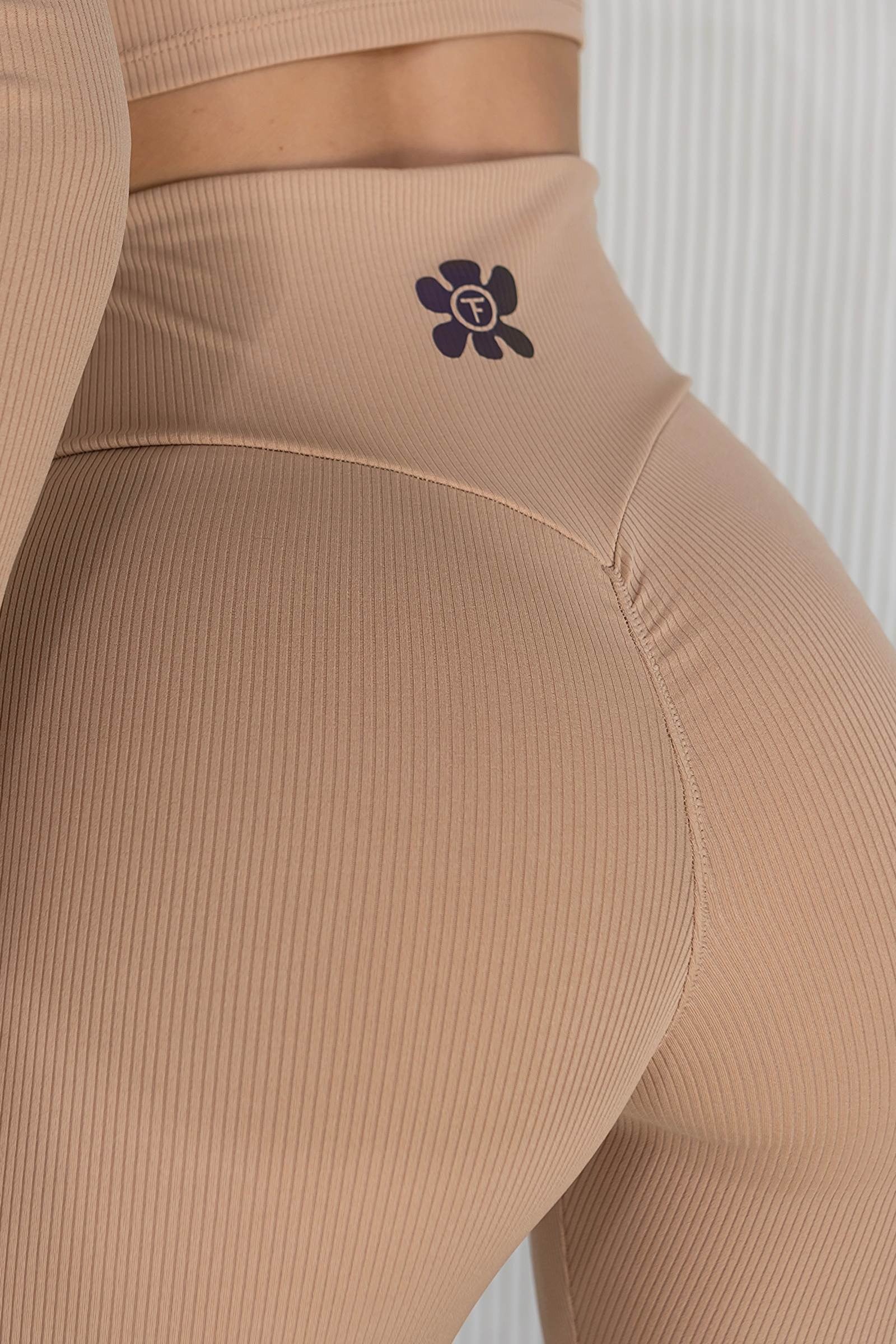 Спортивные леггинсы в рубчик с эффектом push-up LG146-TR32