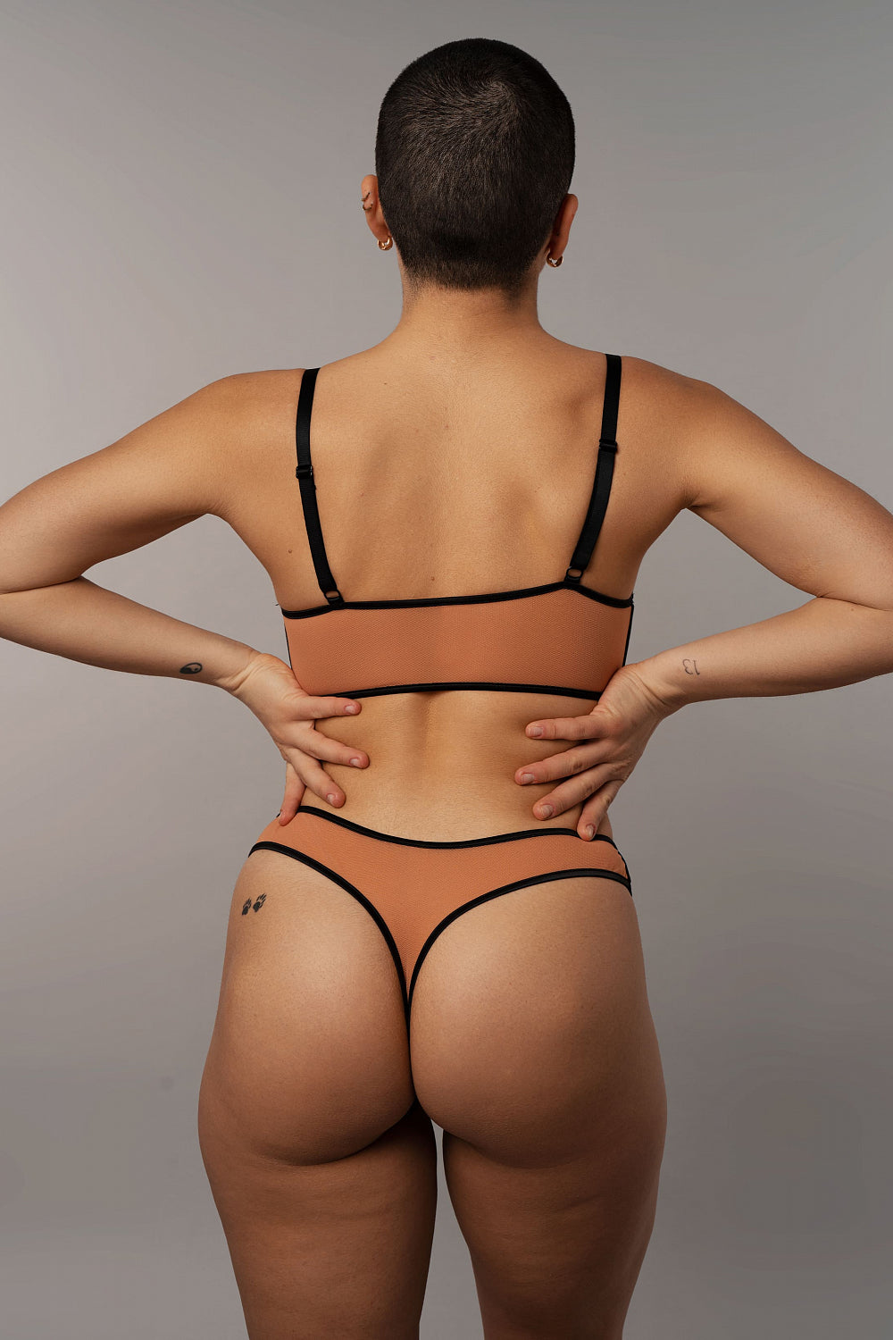 Трусики стринг с вышивкой SLZ24802005 amber