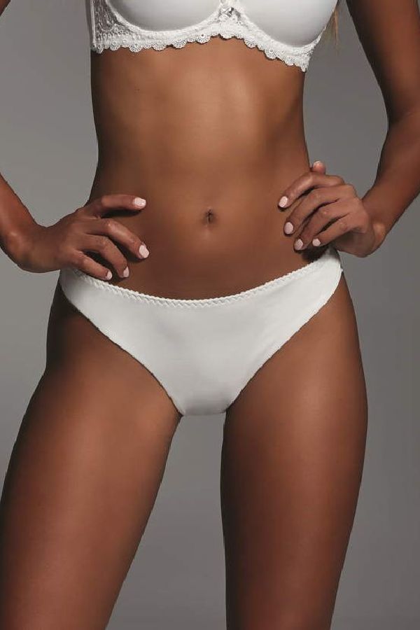 Гладкие трусики бразилиана Betty white