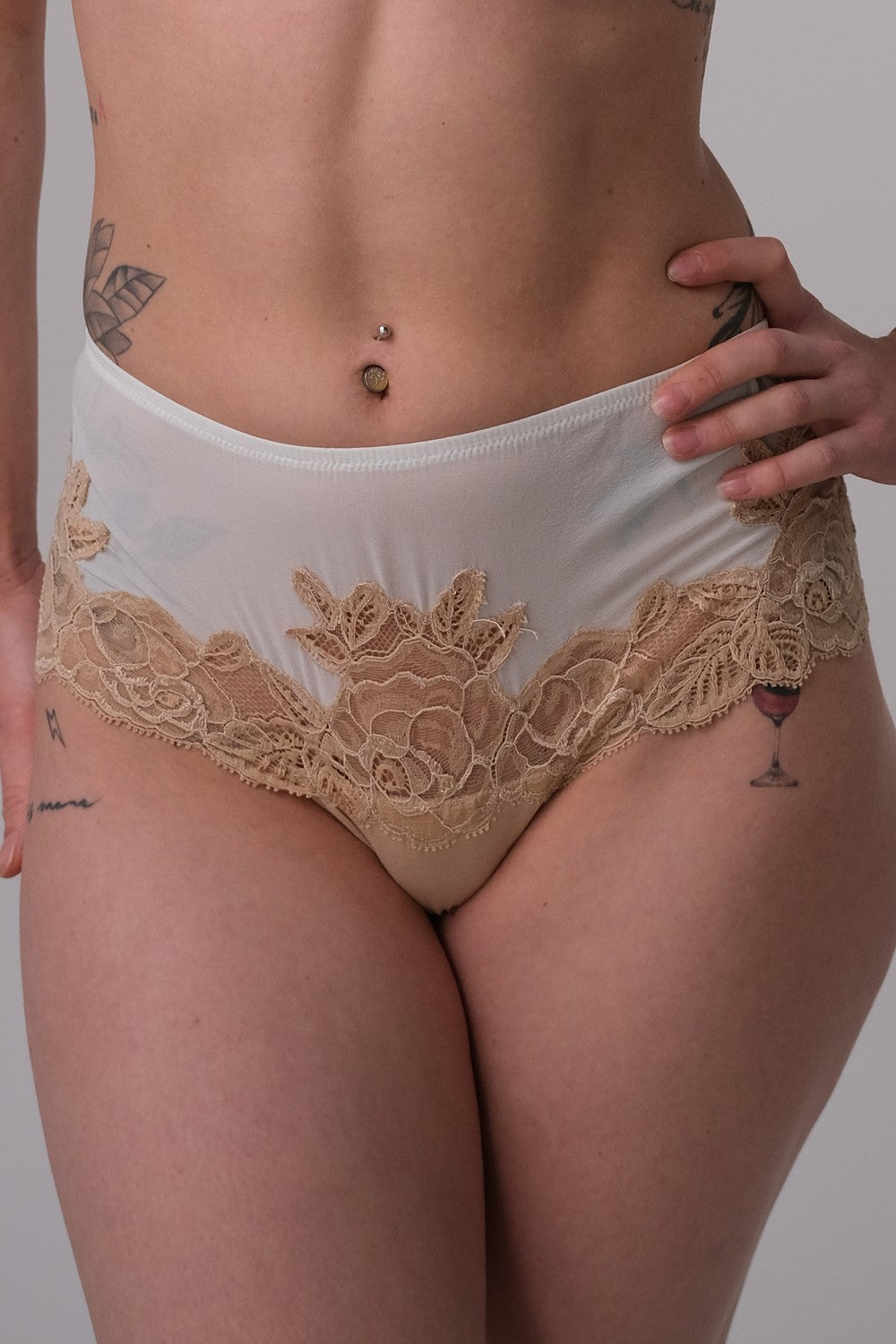 Высокие трусики слип с кружевом SH12 INS white